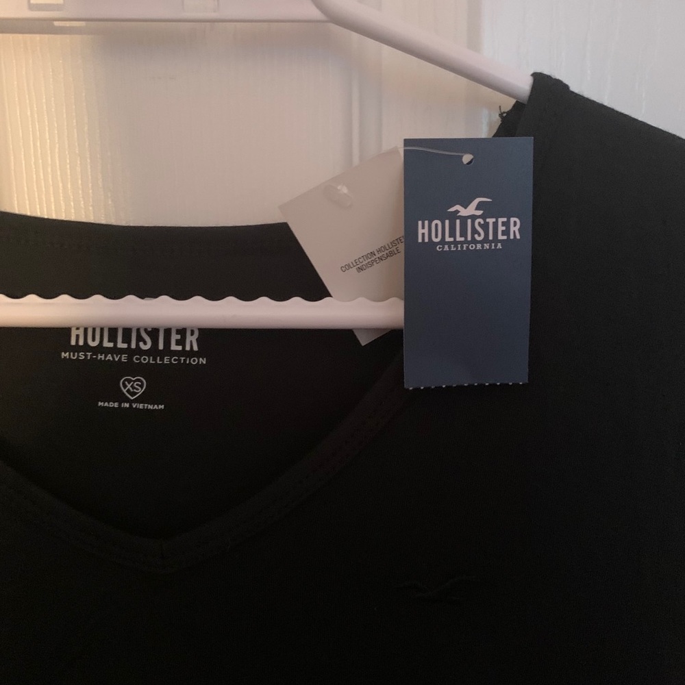 Basic black tee - Picture 3 of 3